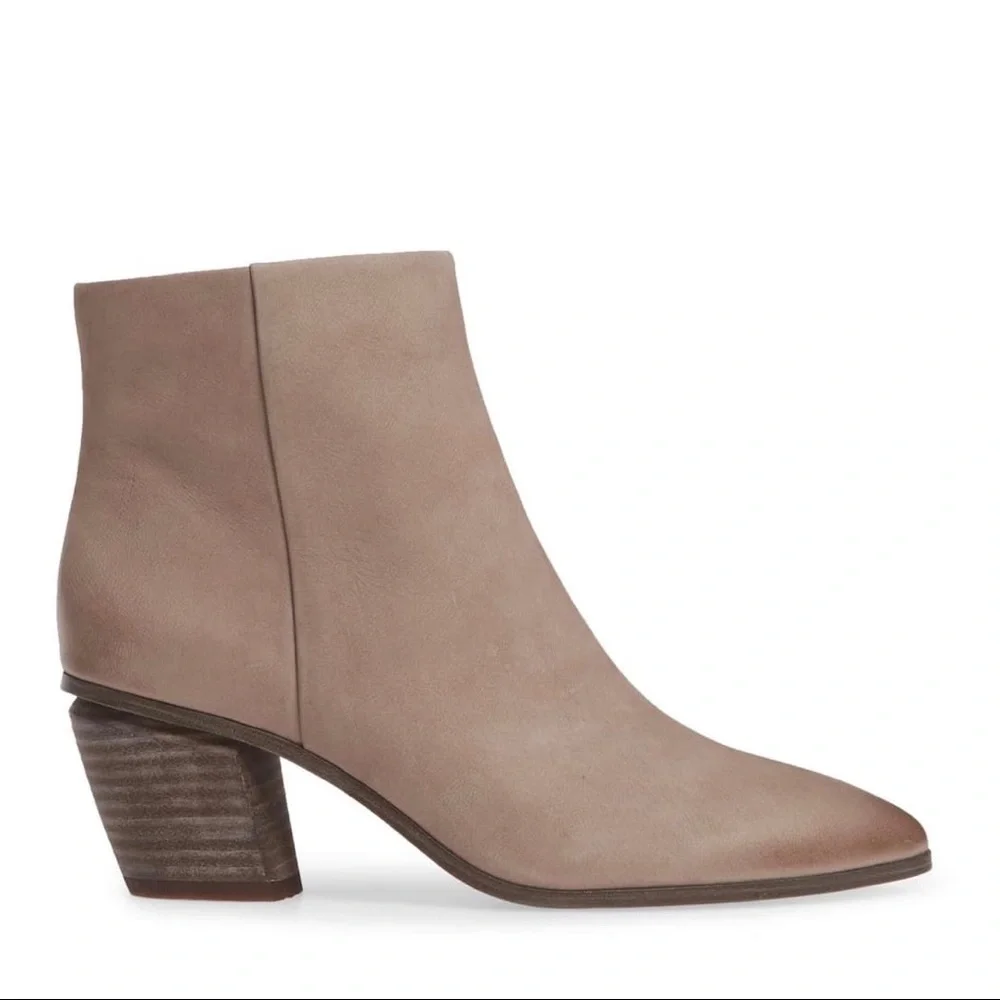 NIB Vince Camuto Grasem Pointy Toe Western Bootie - Picture 2 of 16